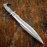 White Canyon Bowie takes its character from rugged white stone formations crossed by dark natural fissures.