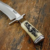 The artwork follows the curvature of the handle, allowing the composition to remain clear and visually centered.
